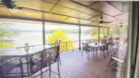 What a view of Lake Cherokee - Homestays