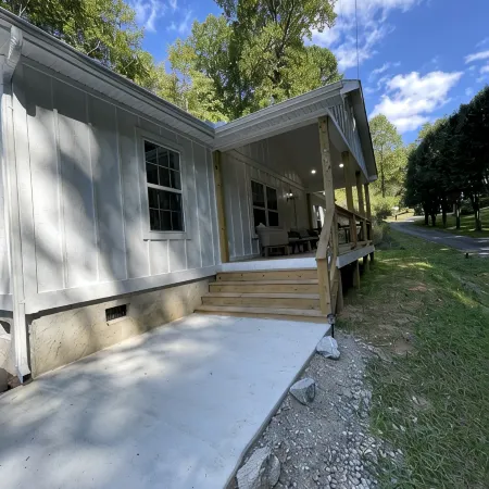 Brand new home less than one mile to Bryson City!