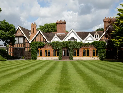 Macdonald Alveston Manor Hotel - Pools