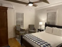 Charming & Quaint - Fully Restored Historic Cottage at Camellia Cottages - Boutique