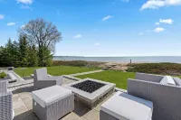 Stunning Luxury Home on the Sandy Beach Shores of Lake Michigan!! - Wifi