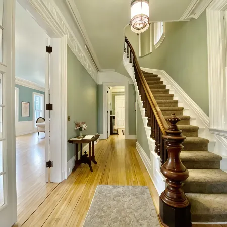 Entire Victorian Mansion - Near Main St & Farmer’s Mkt - Sleeps12