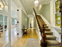 Entire Victorian Mansion - Near Main St & Farmer’s Mkt - Sleeps12 - Hot Tub