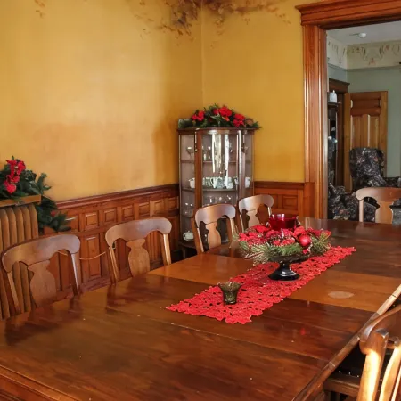Historic Home With Modern Amenities - Great for Families with room for up to 18!