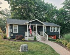 The Bungalow at Eagleville Lake Under 3 miles to UCONN!