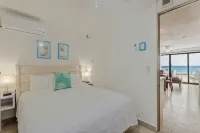 Oceanfront 2Br Villa for 6 -  3 Bathrooms - Walk to la Isla & Beach - Bungalow