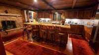Swiss Chalet amidst sixteen acres in Litchfield Hills surrounded by land trust - 5星級
