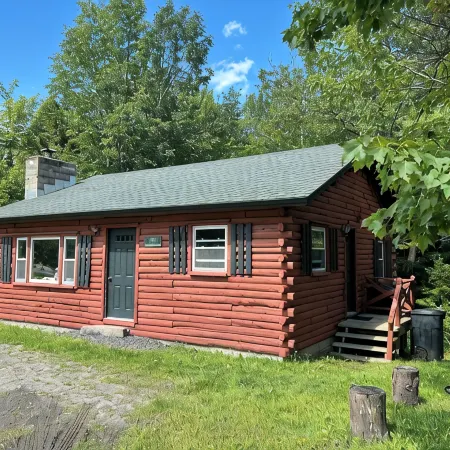Cozy 2-bedroom cabin near Mount Snow 3 min drive