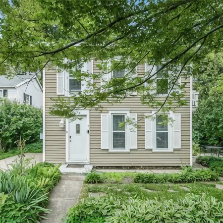 #1 cozy 1-Bdrm suite downtown with parking