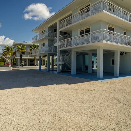 Jaw-dropping Canal View Key Largo Boat Slip, Bay