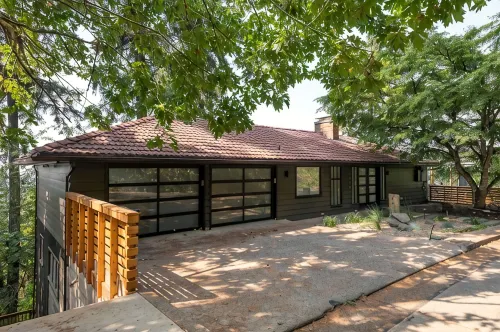 Skyline - Entire Modern 3-Bedroom House with Game Room, Sauna and Views! - โฮมสเตย์