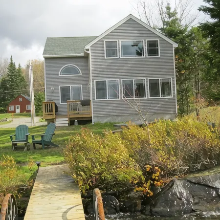 New Beam construction house on pristine Back Lake