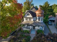 Hewitt Onion Tower Victorian charm in heart of Marquette- Cozy Fireplace - Gym