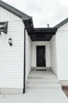Cheerful Providence Home - 3Bd/2BA, Mountain Views, Private Deck, Sleeps 6 - Homestays
