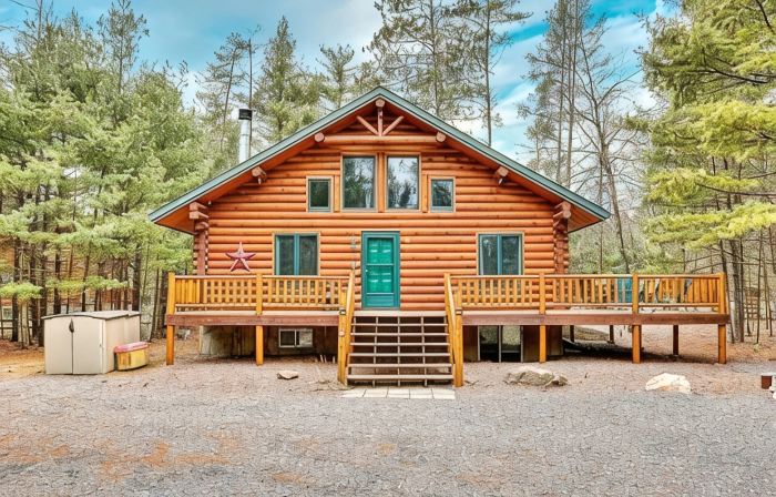 Spacious 3 Story Cabin. Access to UTV/ATV Trails & Near Lake Arbutus