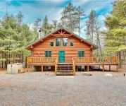 Spacious 3 Story Cabin. Access to UTV/ATV Trails & Near Lake Arbutus - 3-Star