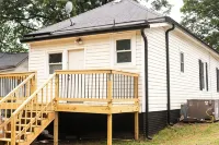 Cozy Nest Cottage in downtown Kannapolis - 4-Star