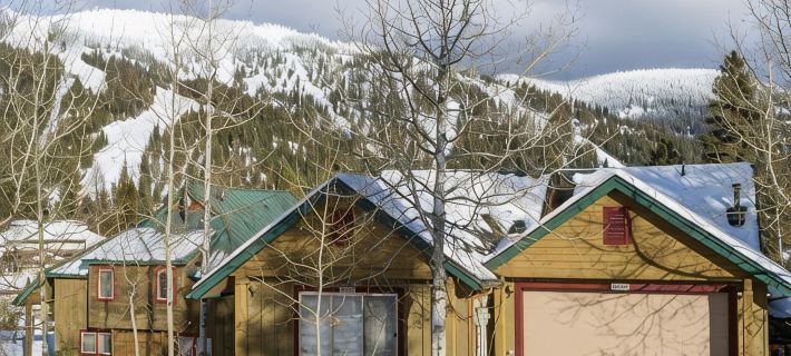 The Lynx Retreat - Slopeside Ski In/Out Home Near Glacier National Park Hotels in Whitefish