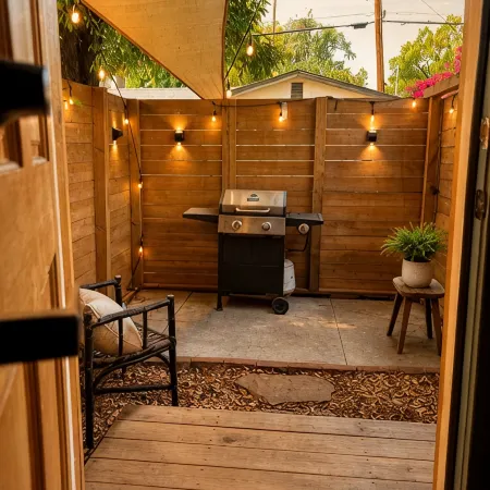 Private Suite Near Fairplex & Downtown Pomona + Historical Neighborhood,