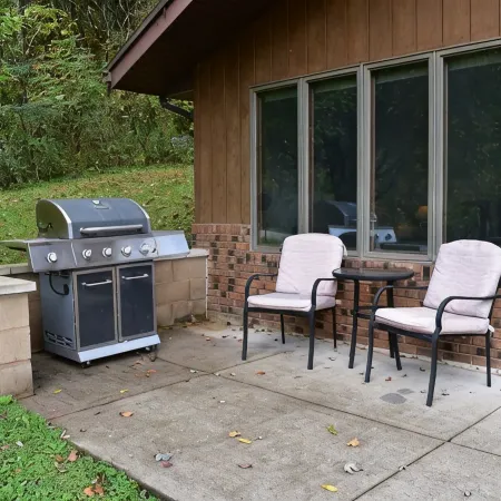 Bluff Cabin Near Mississippi River with Gazebo, Fire Pit and Easy Trail Access