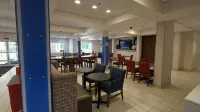 Holiday Inn Express & Suites SEATTLE NORTH - LYNNWOOD by IHG - breakfast
