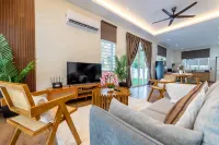 Batu Ferringhi Warm & Cozy Designer Tropical 5 Bedrooms Terrace House Penang - Kitchens