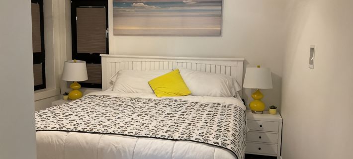 New 2 bedroom carriage house, a block from the Okanogan lake, close to downtown. Hotels in Penticton