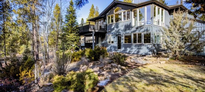 Modern Sunriver Luxury Home with Fenced Turf Pet Yard, Large Kids Room, SHARC !! Отели в г. Санривер