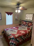 Lake Nokomis Breezy Bay Lakeside Cottage Quiet Retreat - WiFi