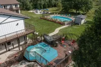 Sister Bay Inn - parking