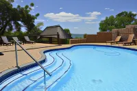 White House Lodge - Pool