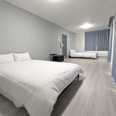 Joynest TAKAMATSU | Entire home rental | 24 guests | 1 min walk to Convenience store & paid parking โรงแรมใกล้สถานีคินะมุชิ