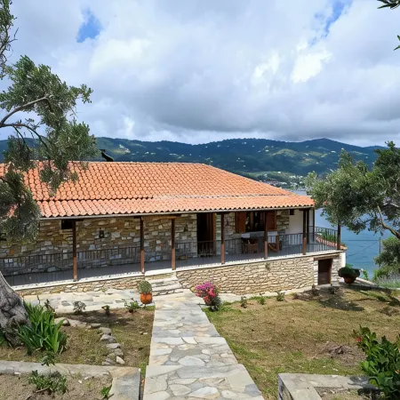 Villa With Private Pool in Front of the Sea - 20 meters from the sea.