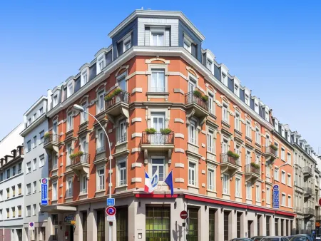 Best Western Plus Monopole Metropole Отели рядом с достопримечательностью «Fontaine de Janus»