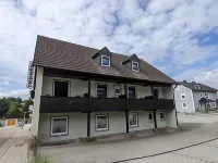 Zum Schwarzen Bären Hotel berhampiran Eisstadion Weiden