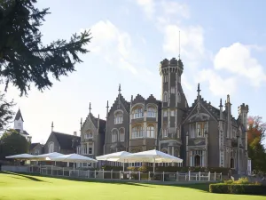 Oakley Court