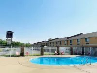 Super 8 by Wyndham Fort Scott