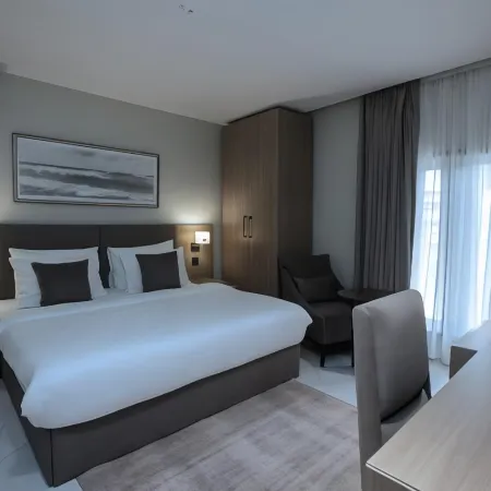 Knightsbridge Hotel & Suites