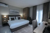 Knightsbridge Hotel & Suites