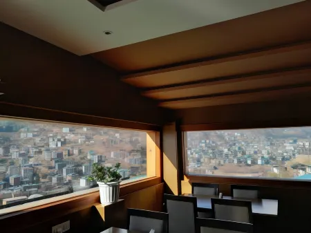 Phuntsho Khangsar Hotel Отели в г. Юзипанг