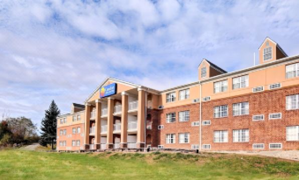 Rodeway Inn Colonial Heights I-95 - Housity