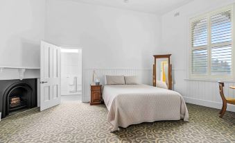 Empire Hotel Queenstown - Housity