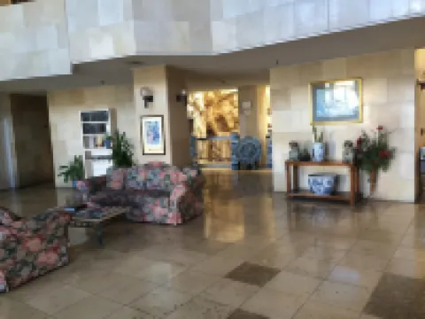 โรงแรมทูมอนเบย์แคปปิตัล