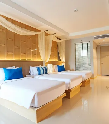 แฟมิลี่เชื่อมกับสระว่ายน้ำ