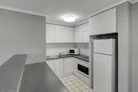 Adina Serviced Apartments Canberra James Court Hotels in Turner