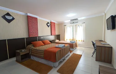 Monte Serrat Hotel Hotel in zona Pinacotheca Benedicto Calixto