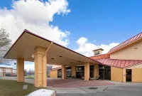 La Quinta Inn & Suites by Wyndham Salt Lake City - Layton Hotels near Walmart Supercenter