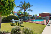 Burke and Wills Motor Inn Swan Hill - parking