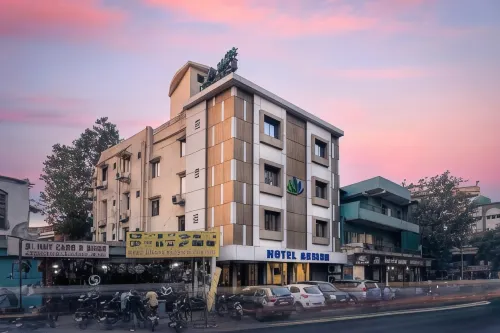 Hotel Ashish - 3 ดาว