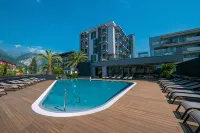 Lake Front Hotel Mirage - Infinity Pools